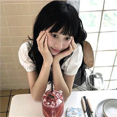 小鬼头上的女人